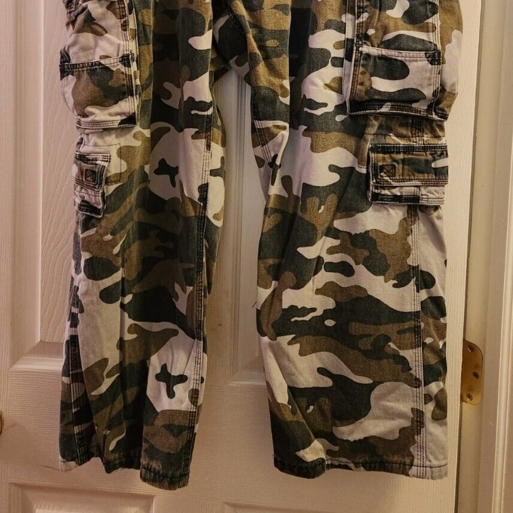 Boulder Creek Trading Company Gray Green Cargo Pants Men's Sz 44x27 - Picture 2 of 7